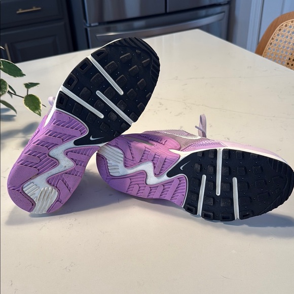 Nike Air Max Women's Sneakers - Lavender and Cream. - Picture 6 of 6